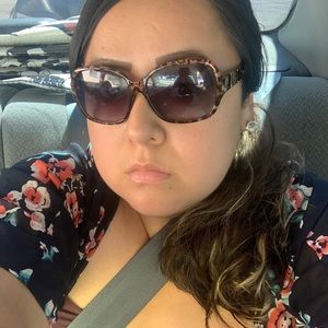 Meet your Posher, Alicia